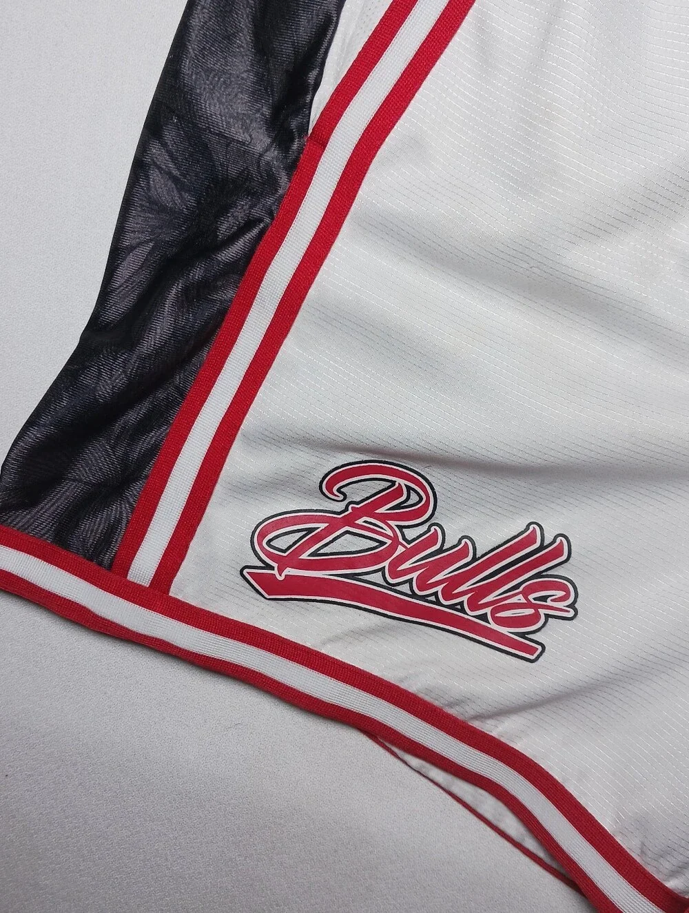 Ultra Game NBA Mens Chicago Bulls Mesh Basketball Shorts XL White Red
